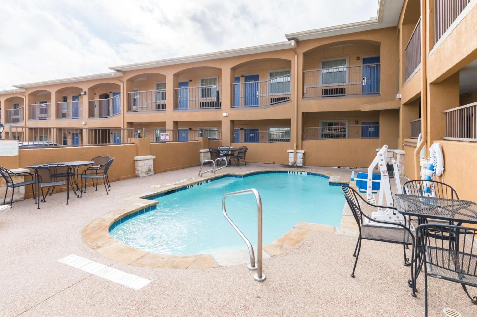 Motel 6 Alvarado Tx Eksteriør bilde